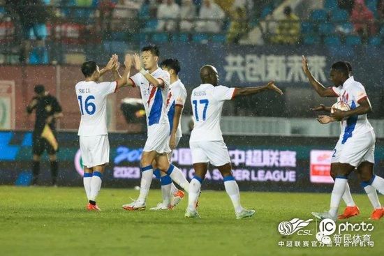 影片不仅国外开花，还在10月份国内的第二届平遥国际电影展进行了放映，获得国内观众的一致好评：;现实主义题材的魔幻表达，让我看到另一种真实